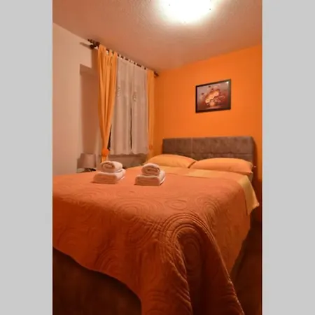 Apartment Cozy, Adorable Elizabeta