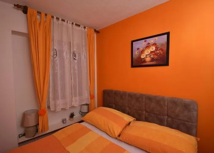 Cozy, Adorable Elizabeta Apartment Split