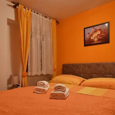 Cozy, Adorable Elizabeta * Сплит