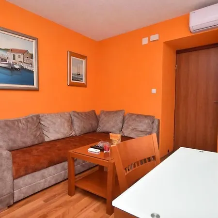 Cozy, Adorable Elizabeta * Сплит